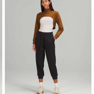 NWOT Lululemon Scuba High-Rise Cropped Jogger sz10